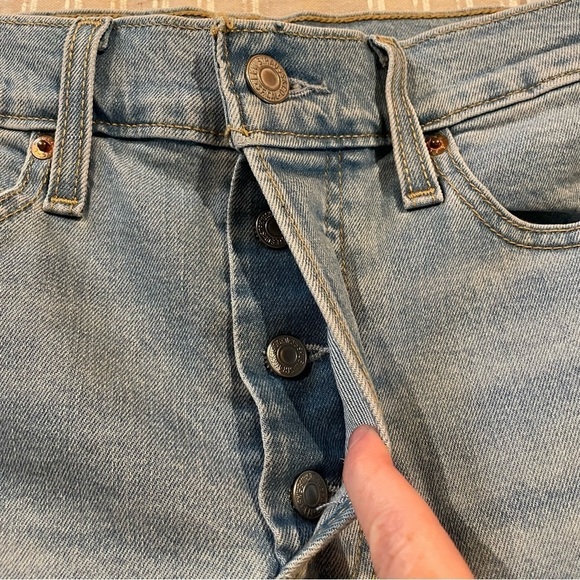 Levi’s Wedgie Fit Skinny Jeans High Rise Distressed Light Wash 29 NWOT - Picture 6 of 13